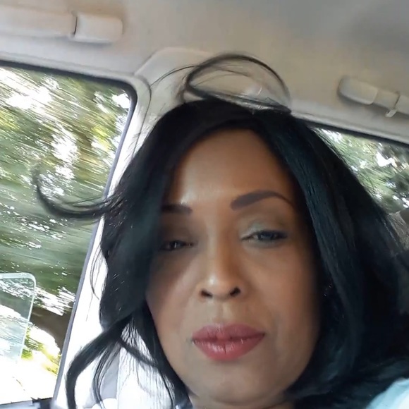 Meet your Posher, Octavia - Picture 2 of 2